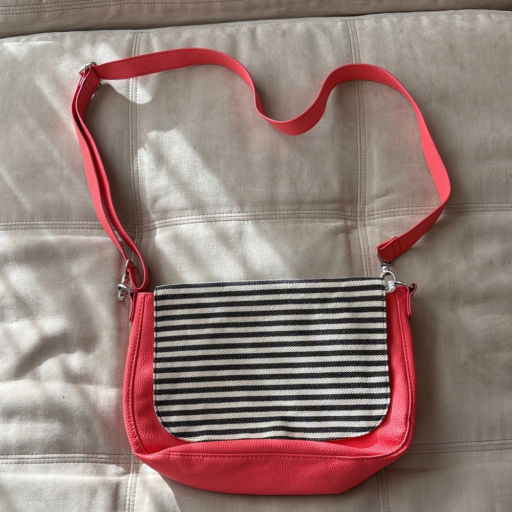 Thirty-One Coral Crossbody with White Striped Flap